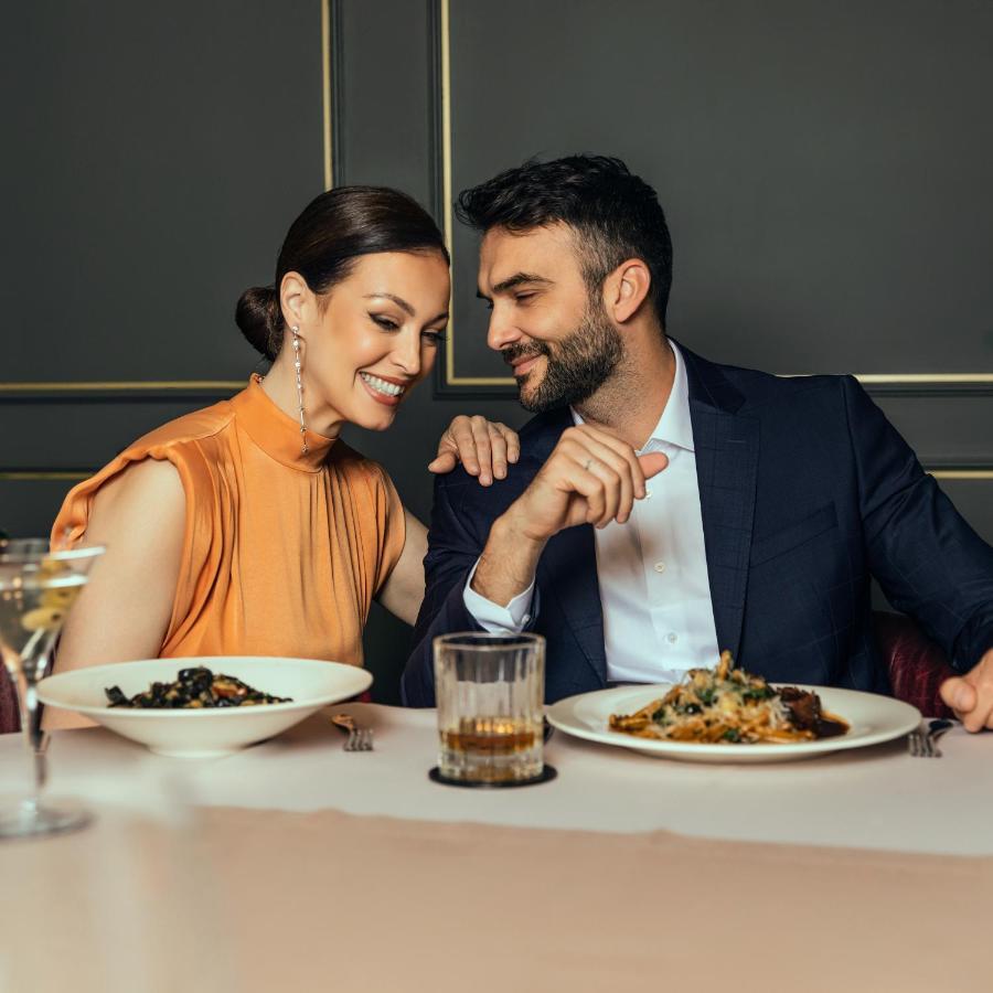 Hotel Pupin Novi Sad Exterior photo A couple dining together