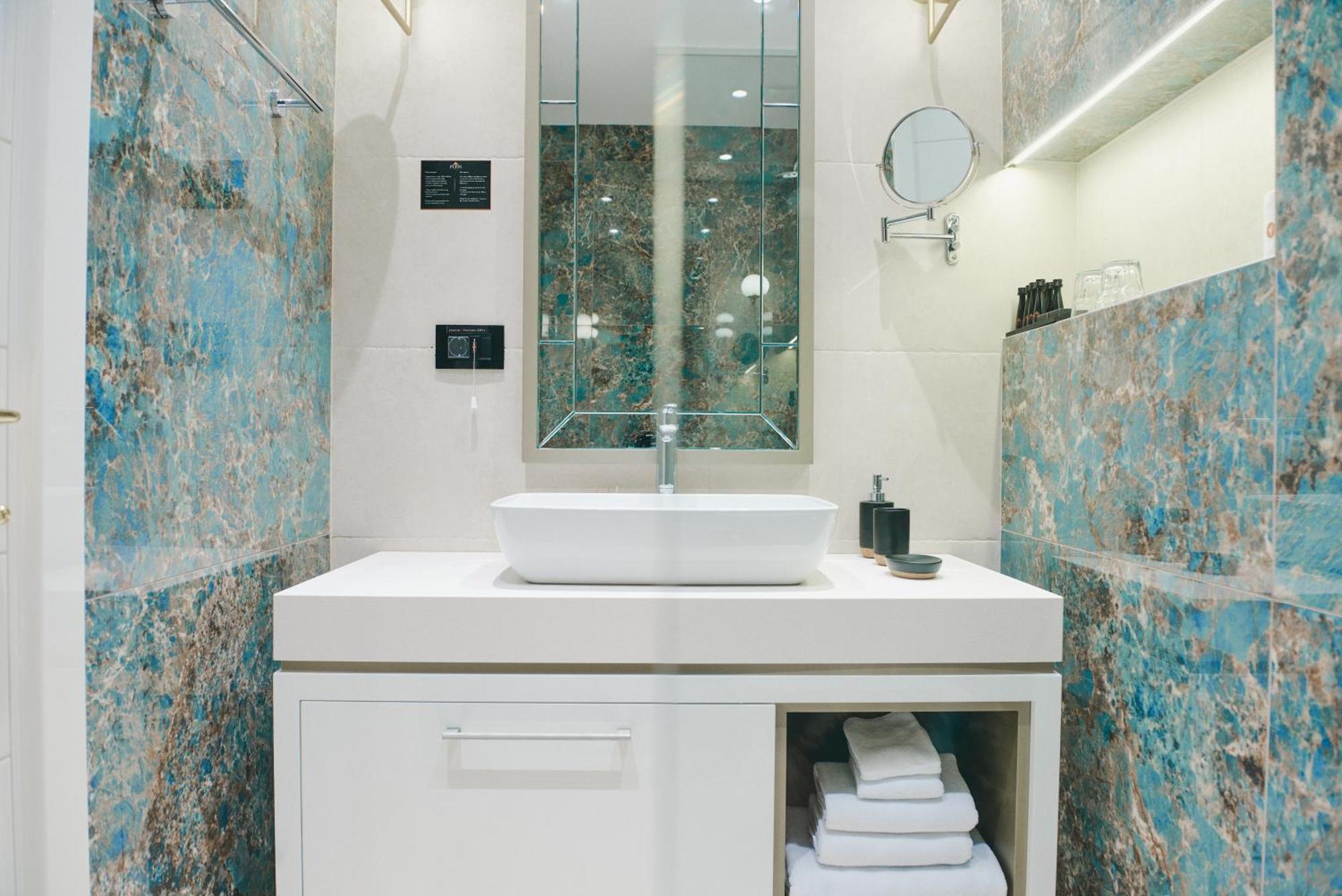 Hotel Pupin Novi Sad Exterior photo Bathroom