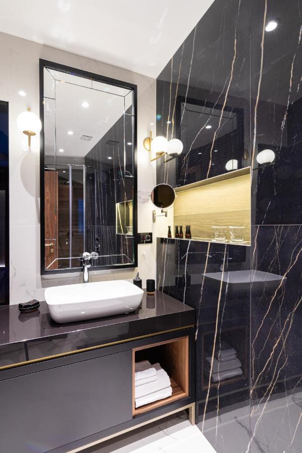Hotel Pupin Novi Sad Exterior photo Bathroom