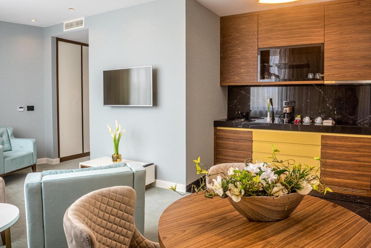 Hotel Pupin Novi Sad Exterior photo A suite at the hotel