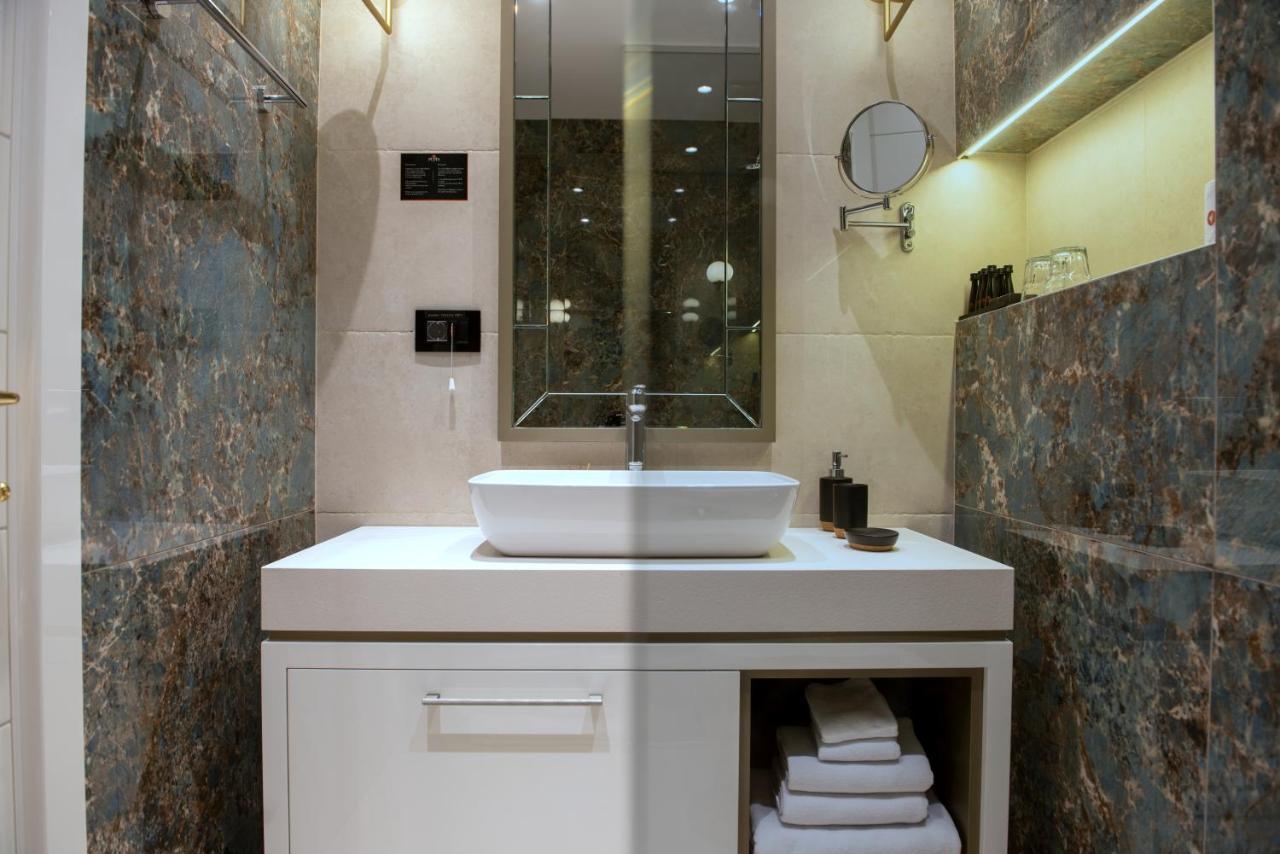 Hotel Pupin Novi Sad Exterior photo Bathroom